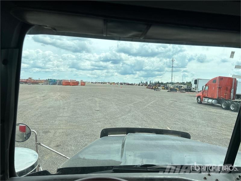 Western Star 4900 6x4 T/A Day Cab Truck Tractor Vetopöytäautot