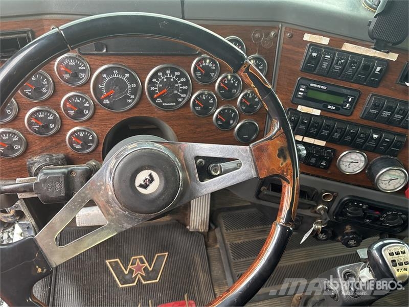 Western Star 4900 6x4 T/A Sleeper Truck Tractor Влекачи