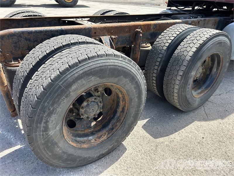 Western Star 4900 6x4 Sleeper Cab and Chassis Cabins and interior