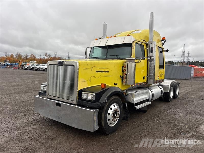 Western Star 4900 6x4 T/A Sleeper Truck Tractor 曳引機組件