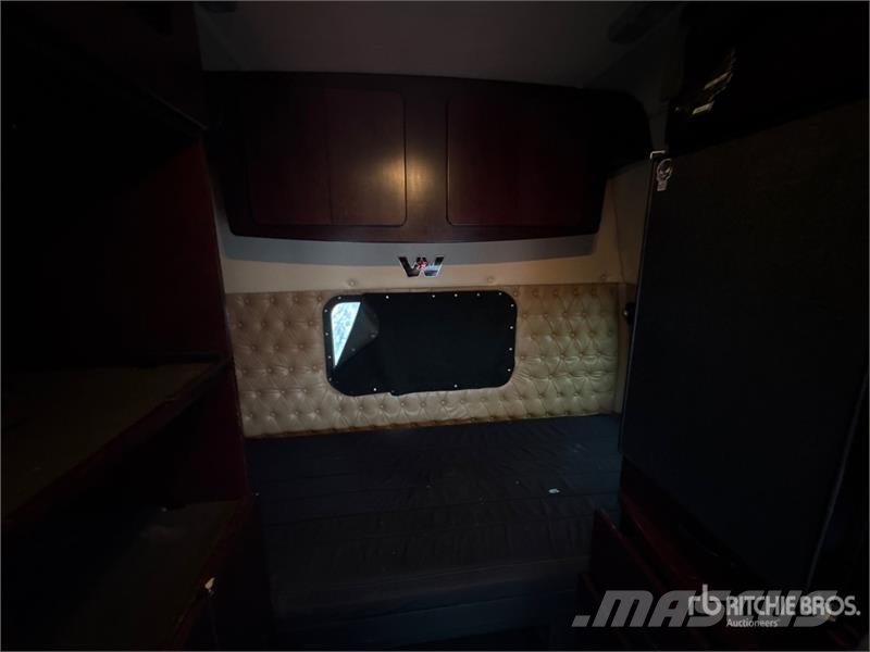 Western Star 4900 6x4 T/A Sleeper Truck Tractor Седельные тягачи
