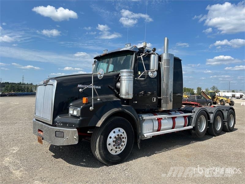 Western Star 4900 8x4 Tri/A Sleeper Truck Tractor Влекачи