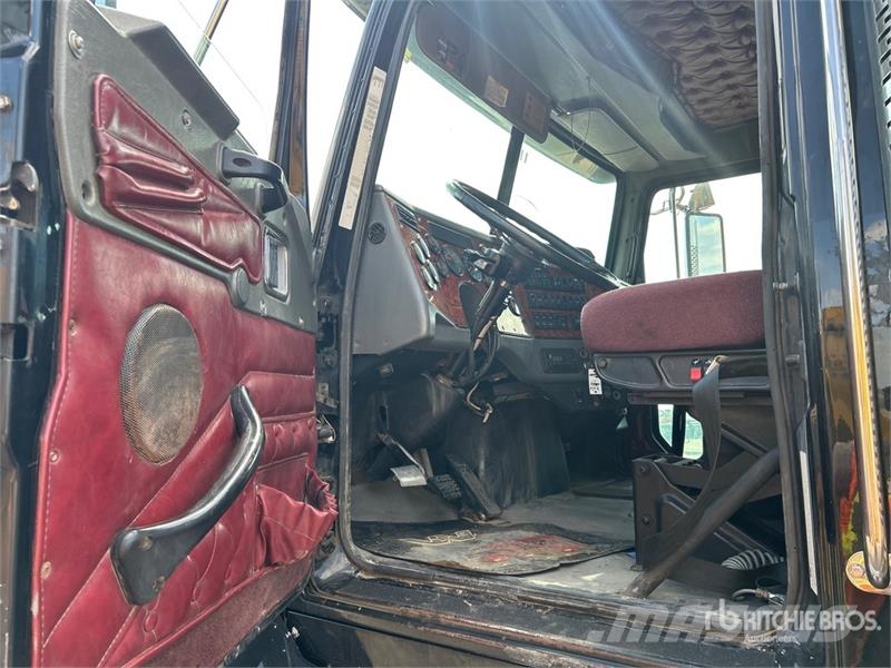 Western Star 4900 8x4 Tri/A Sleeper Truck Tractor Влекачи