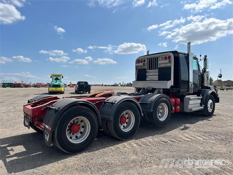 Western Star 4900 8x4 Tri/A Sleeper Truck Tractor Влекачи