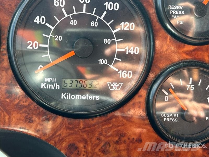 Western Star 4900 8x4 Tri/A Sleeper Truck Tractor Влекачи