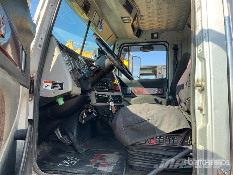 Western Star 4900 8x4 Heavy Haul Tri/A Day Cab Truck Tractor Влекачи