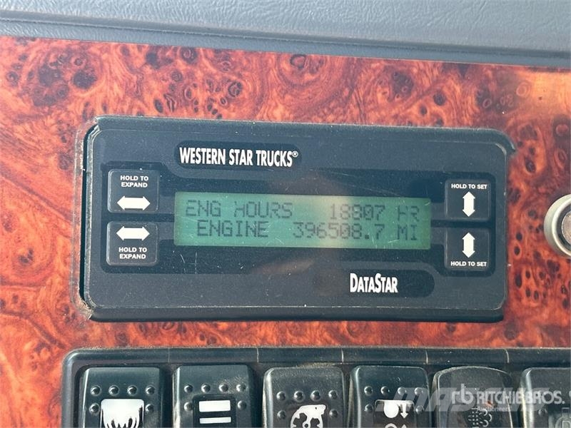 Western Star 4900 8x4 Tri/A Sleeper Truck Tractor Влекачи