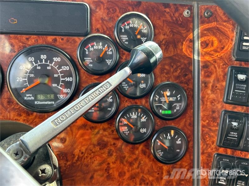 Western Star 4900 8x4 Tri/A Sleeper Truck Tractor Влекачи