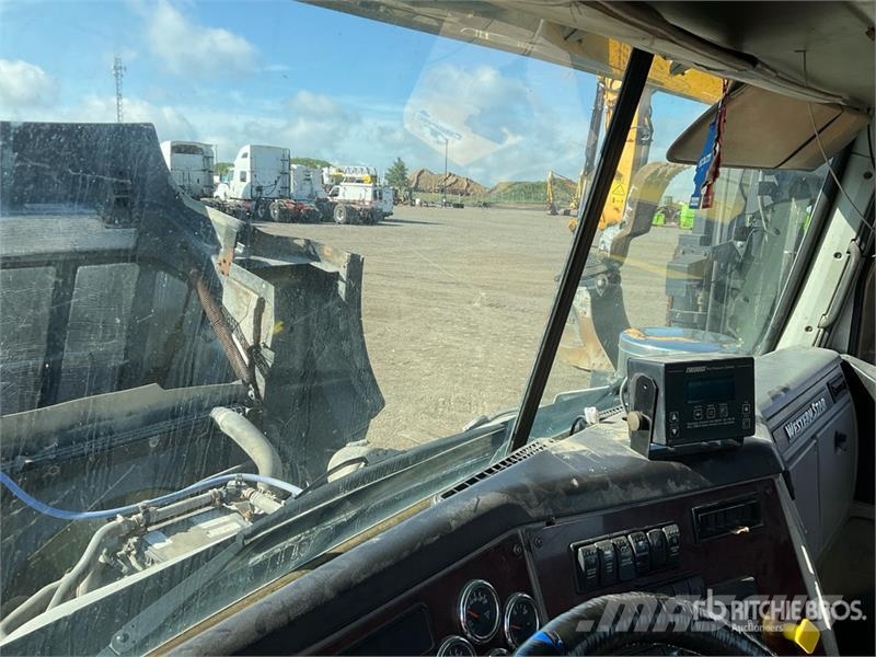 Western Star 4900 8x4 Heavy Haul Tri/A Day Cab Truck Tractor Влекачи