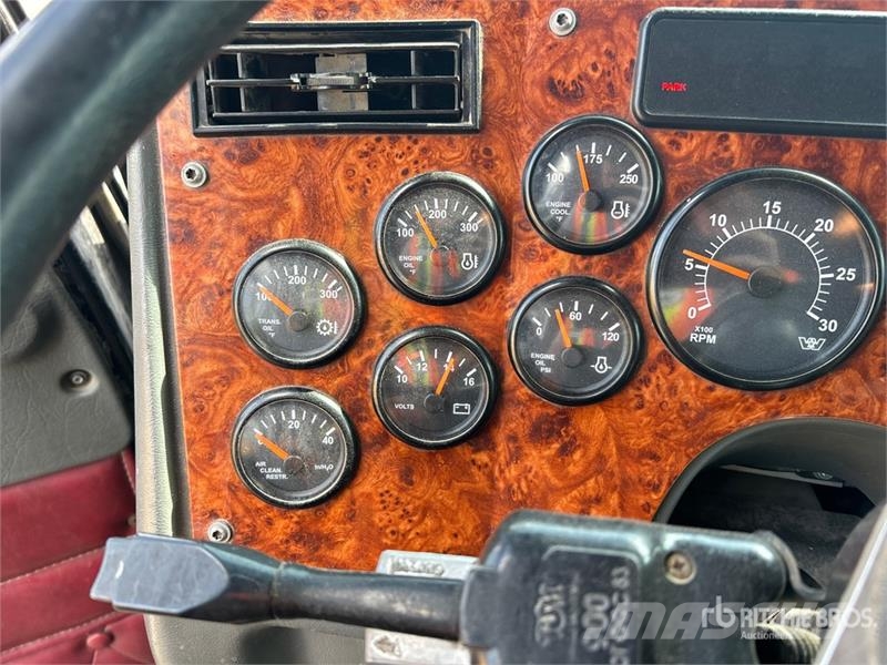 Western Star 4900 8x4 Tri/A Sleeper Truck Tractor Влекачи