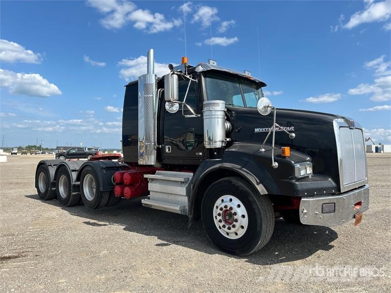 Western Star 4900 8x4 Tri/A Sleeper Truck Tractor Влекачи