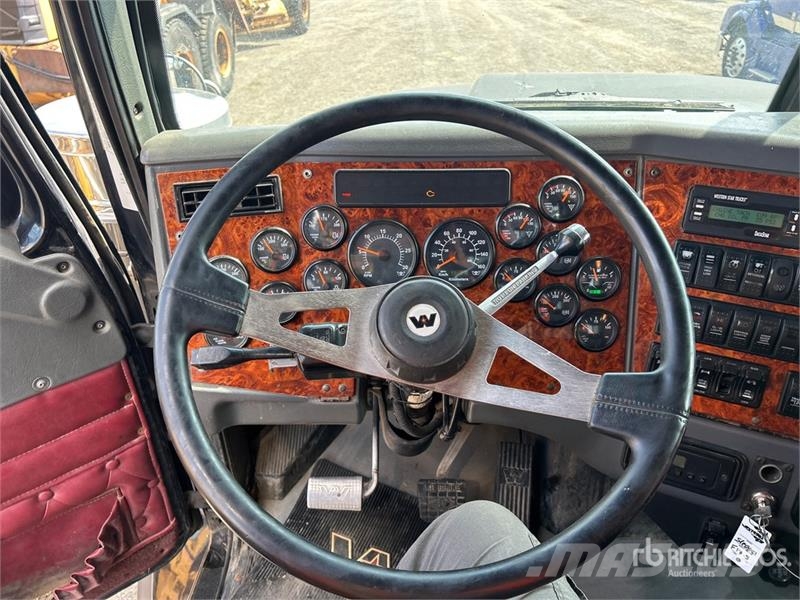 Western Star 4900 8x4 Tri/A Sleeper Truck Tractor Влекачи