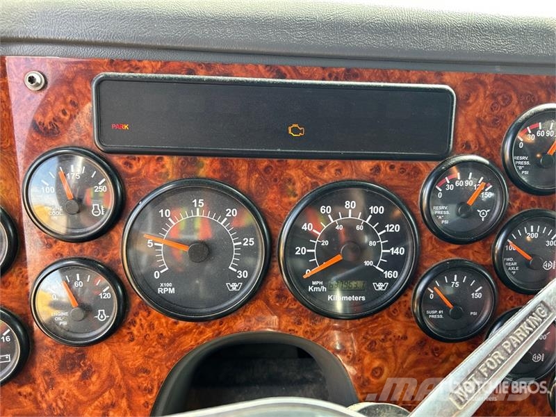 Western Star 4900 8x4 Tri/A Sleeper Truck Tractor Влекачи