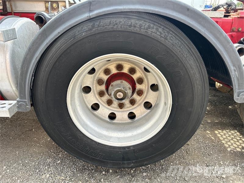 Western Star 4900 8x4 Tri/A Sleeper Truck Tractor Влекачи