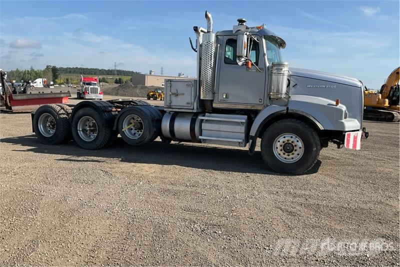 Western Star 4900 8x4 Heavy Haul Tri/A Day Cab Truck Tractor Влекачи