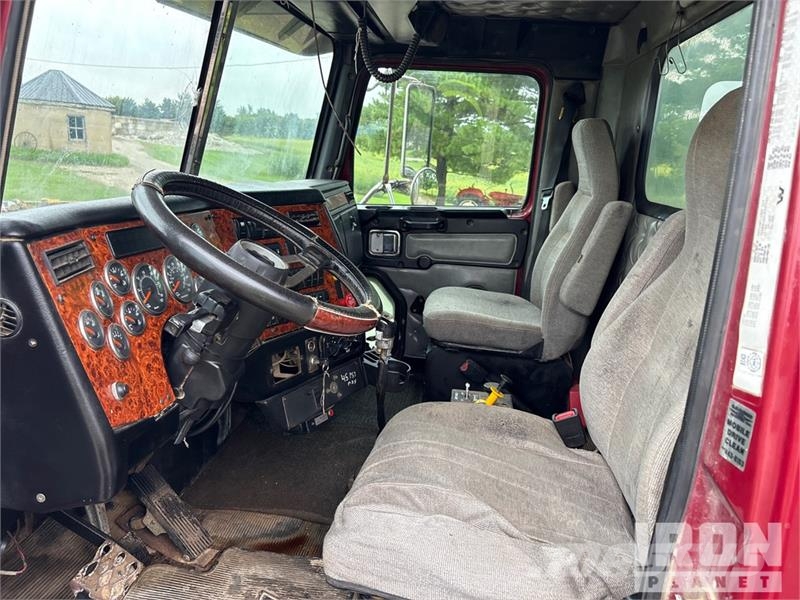 Western Star 4900 8x4 Tri/A Dump Truck Kipper