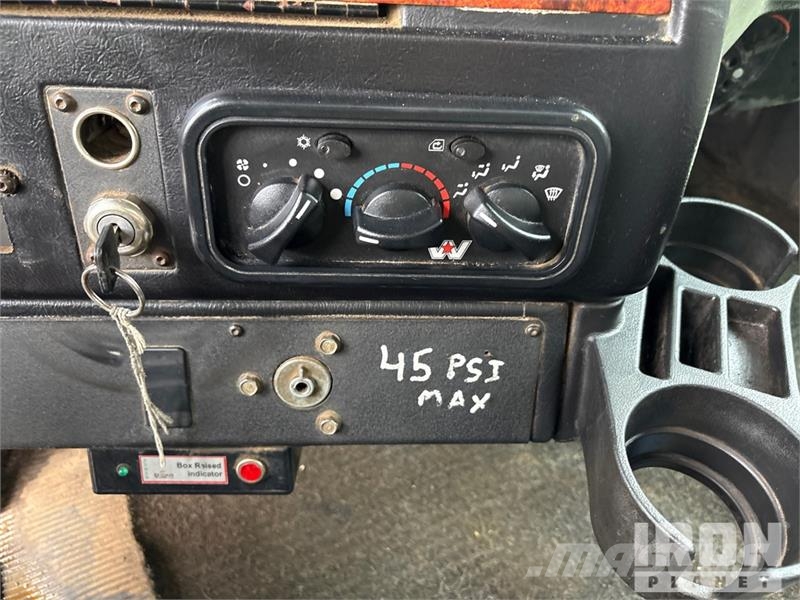 Western Star 4900 8x4 Tri/A Dump Truck Kipper