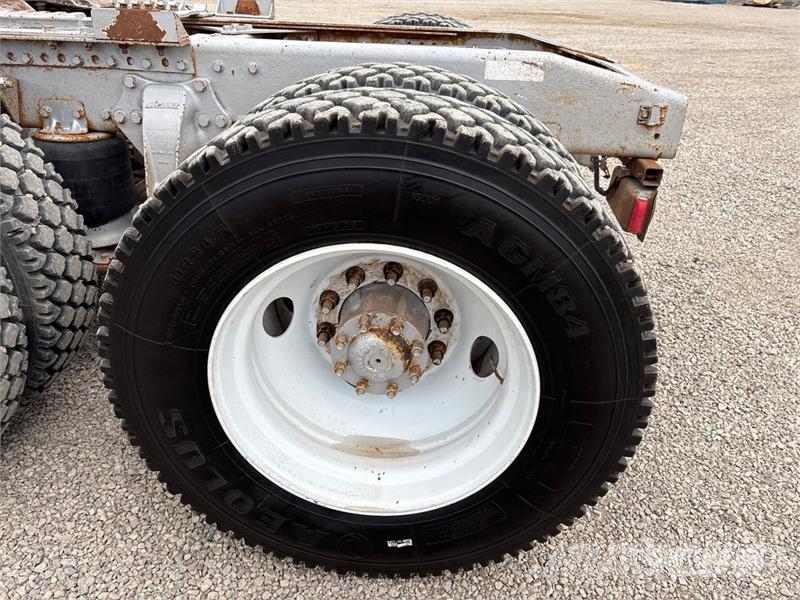 Western Star 4900 8x6 Tri/A Sleeper Truck Tractor Влекачи
