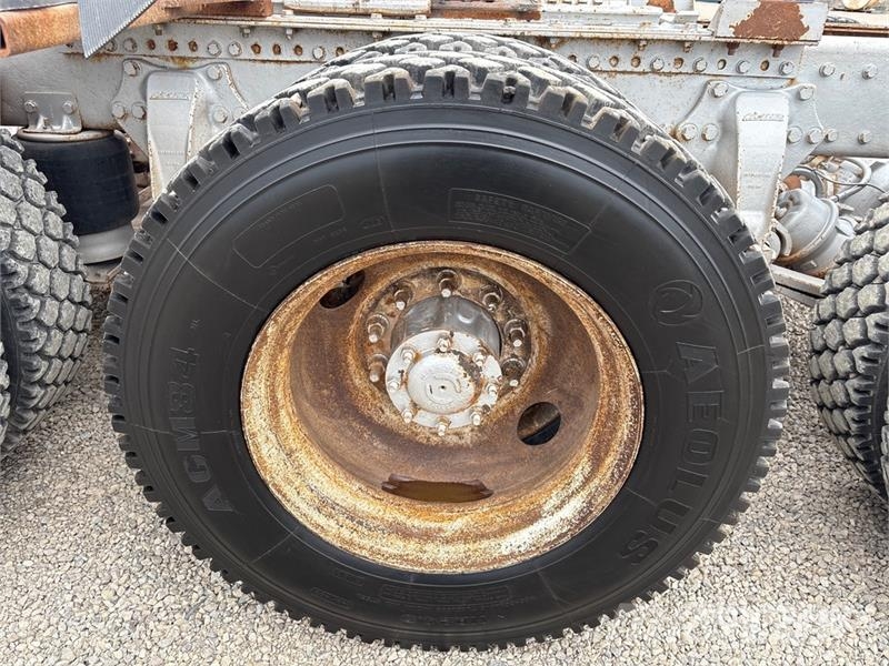 Western Star 4900 8x6 Tri/A Sleeper Truck Tractor Влекачи
