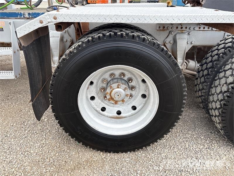 Western Star 4900 8x6 Tri/A Sleeper Truck Tractor Влекачи