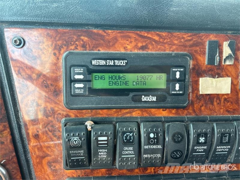 Western Star 4900 8x6 Tri/A Sleeper Truck Tractor Влекачи