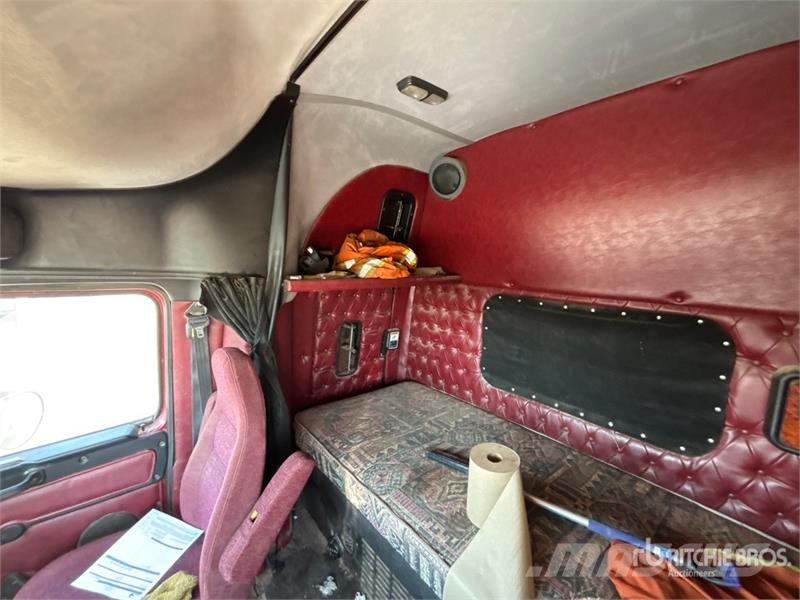 Western Star 4900 8x6 Tri/A Sleeper Truck Tractor Влекачи