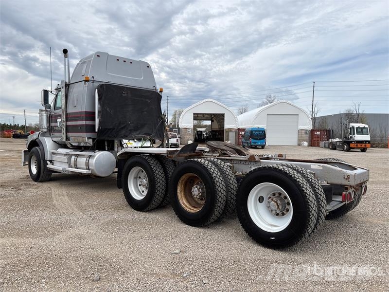 Western Star 4900 8x6 Tri/A Sleeper Truck Tractor Влекачи