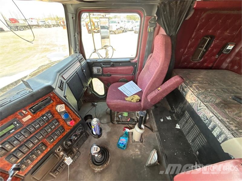 Western Star 4900 8x6 Tri/A Sleeper Truck Tractor Влекачи