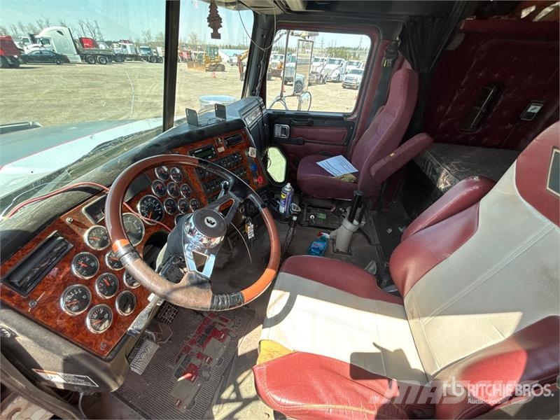 Western Star 4900 8x6 Tri/A Sleeper Truck Tractor Влекачи