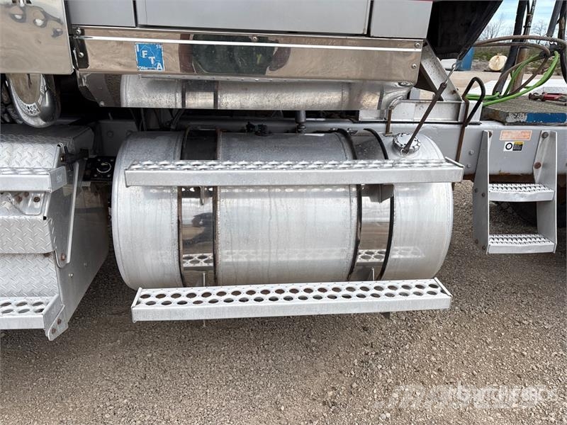 Western Star 4900 8x6 Tri/A Sleeper Truck Tractor Влекачи