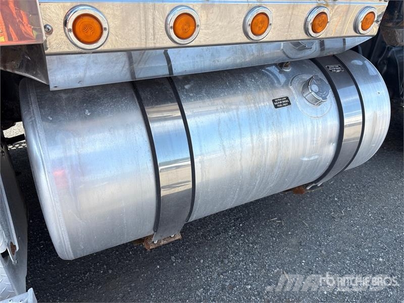 Western Star 4900 FA 6x4 T/A Sleeper Truck Tractor Седельные тягачи