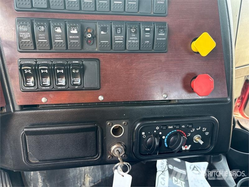 Western Star 4900 FA 6x4 T/A Sleeper Truck Tractor Седельные тягачи