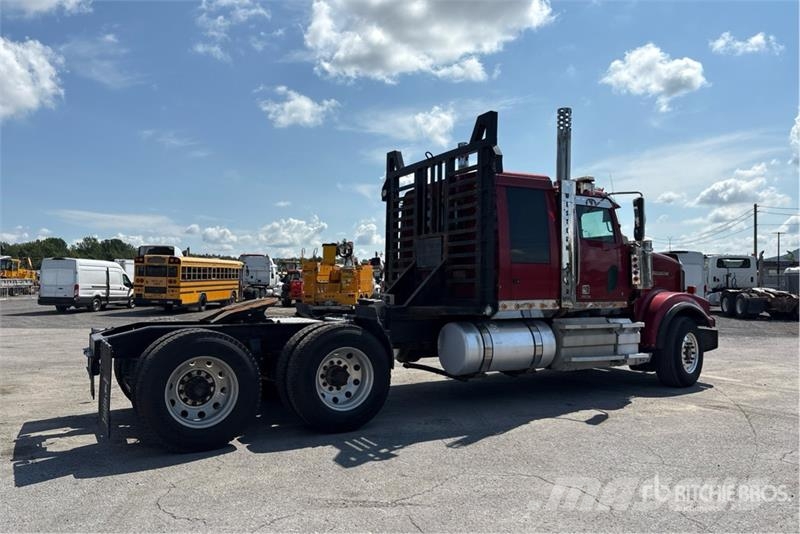Western Star 4900 FA 6x4 T/A Sleeper Truck Tractor Седельные тягачи