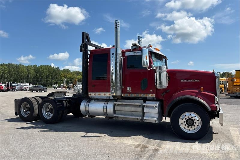 Western Star 4900 FA 6x4 T/A Sleeper Truck Tractor Седельные тягачи