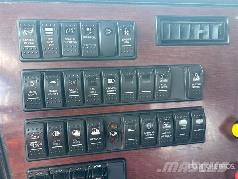 Western Star 4900 FA 6x4 T/A Sleeper Truck Tractor Седельные тягачи