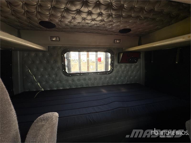 Western Star 4900 FA 6x4 T/A Sleeper Truck Tractor Седельные тягачи