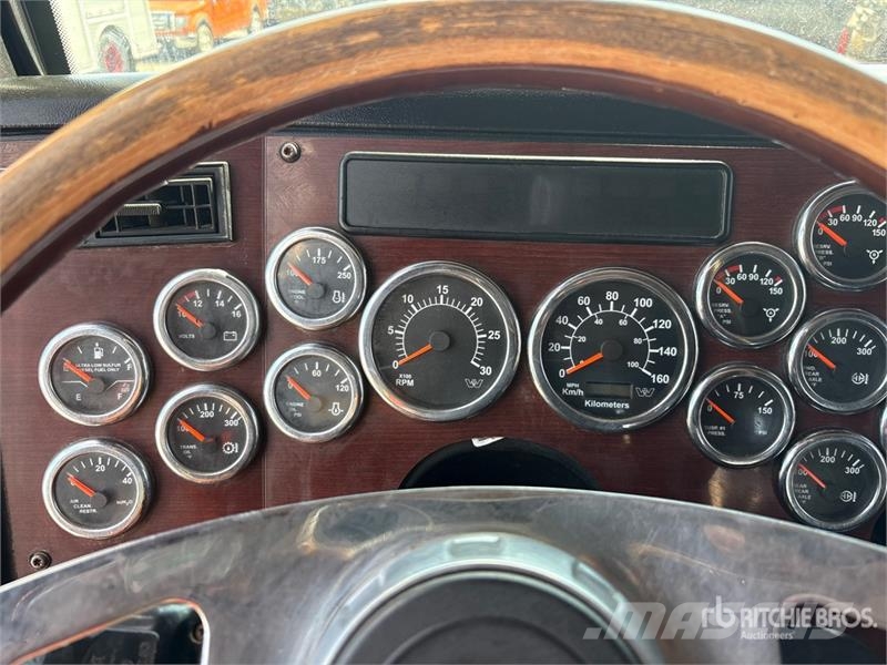 Western Star 4900 FA 6x4 T/A Sleeper Truck Tractor Седельные тягачи