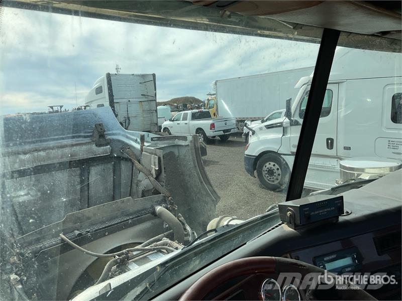 Western Star 4900 SA 6x4 T/A Day Cab Truck Tractor Vilcēji