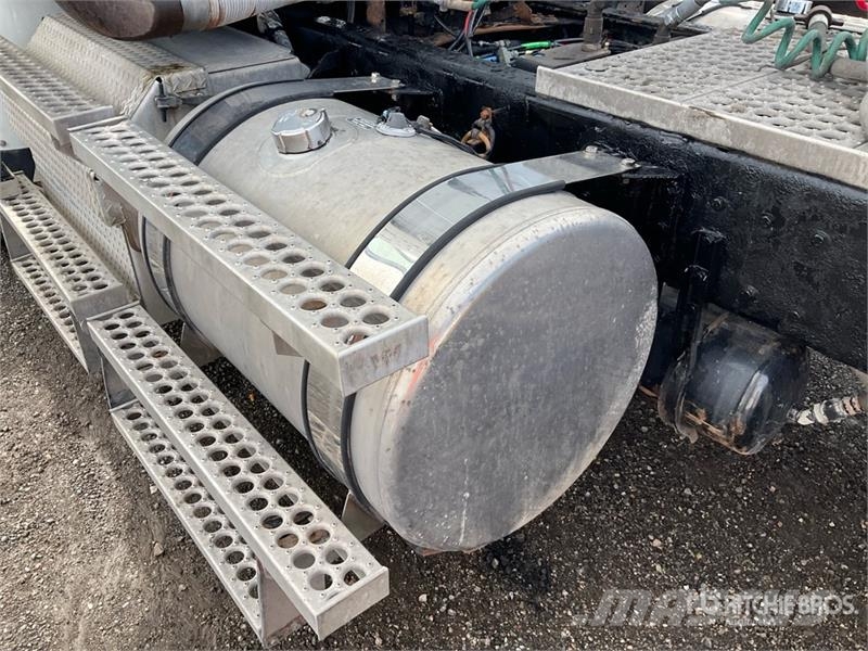 Western Star 4900 SA 6x4 T/A Day Cab Truck Tractor Vilcēji