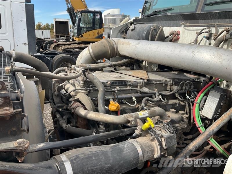 Western Star 4900 SA 6x4 T/A Day Cab Truck Tractor Vilcēji