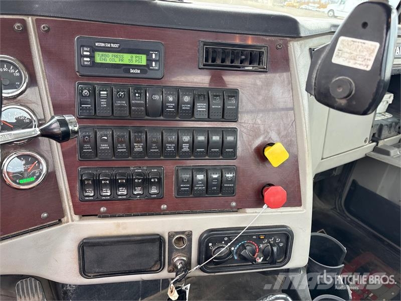 Western Star 4900 SA 6x4 T/A Day Cab Truck Tractor Cabezas tractoras
