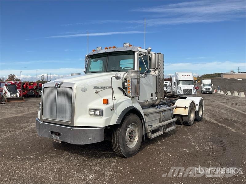 Western Star 4900 SA 6x4 T/A Day Cab Truck Tractor Vilcēji