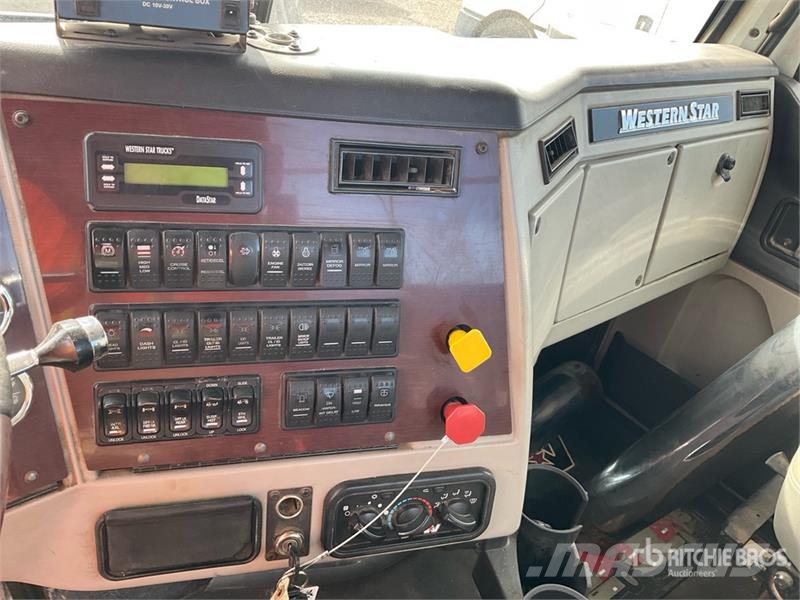 Western Star 4900 SA 6x4 T/A Day Cab Truck Tractor Vilcēji