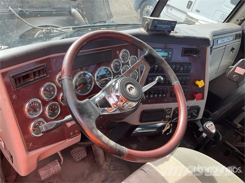 Western Star 4900 SA 6x4 T/A Day Cab Truck Tractor Vilcēji