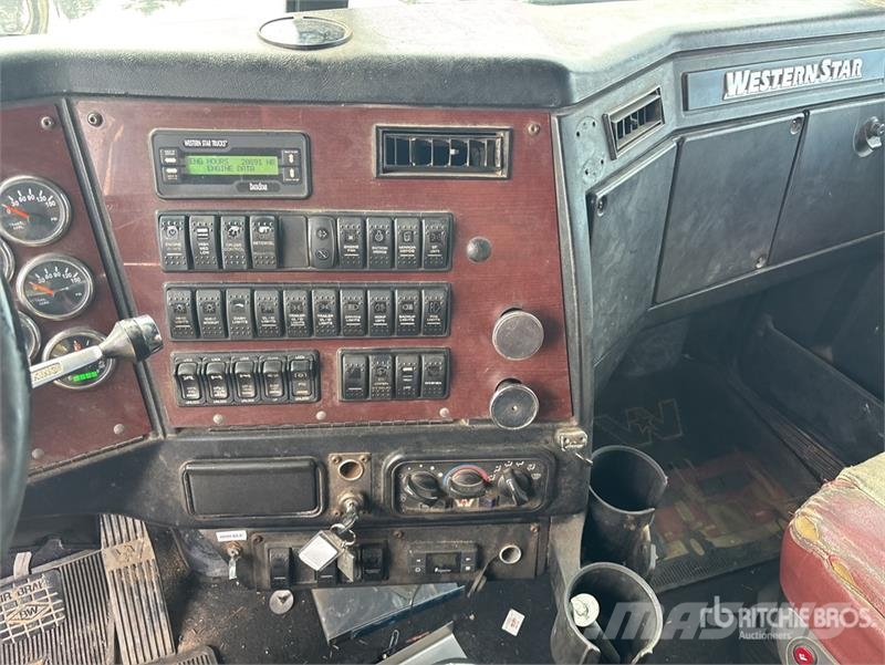 Western Star 4900FA 6x4 T/A Sleeper Truck Tractor Влекачи