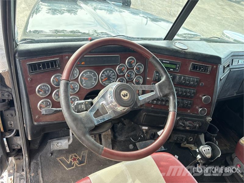Western Star 4900FA 6x4 T/A Sleeper Truck Tractor Влекачи
