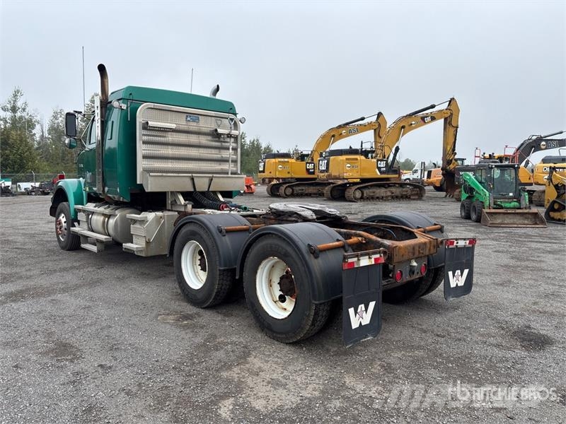 Western Star 4900SA 6x4 T/A Sleeper Truck Tractor Vetopöytäautot