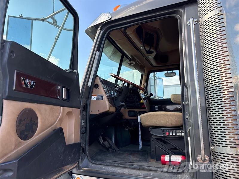Western Star 4900SA 6x4 T/A Sleeper Truck Tractor Nyergesvontatók