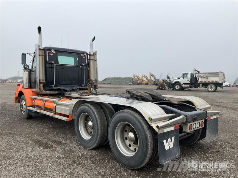 Western Star 4900SA 6x4 Heavy Haul T/A Day Cab Truck Tractor Vetopöytäautot
