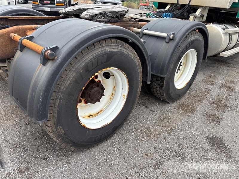 Western Star 4900SA 6x4 T/A Sleeper Truck Tractor Vetopöytäautot